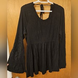 Torrid Super Soft Black Bell Sleeve Lace Detail Blouse Sz 0